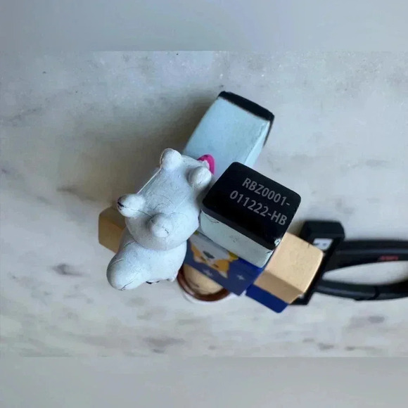 Roblox Backpack Clips Series 1 ADOPT ME! HOLLY Toy +SURPRISED CAT FACE MASK Code - Picture 6 of 7